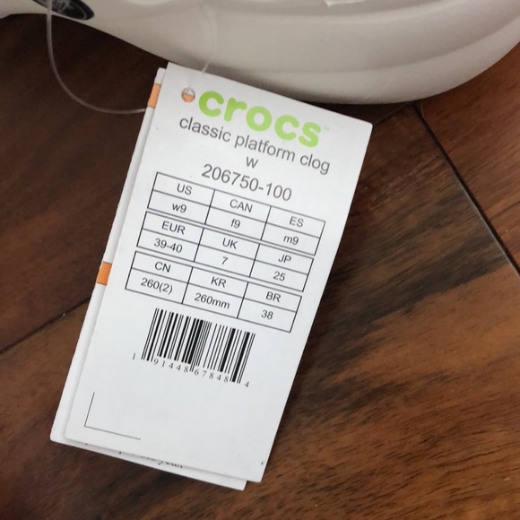 CROCS WHITE PLATFORM CLOGS NWT HAS BEEN TRIED ON IN STORE SIZE WOMENS US9 - Picture 8 of 8